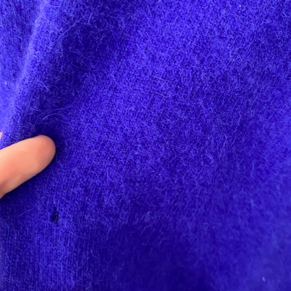 Super cute wool sweater!! Has a minor whole is the front. - Picture 4 of 4